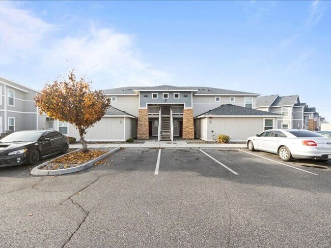 Building Photo - 6305 Chapel Hill Blvd