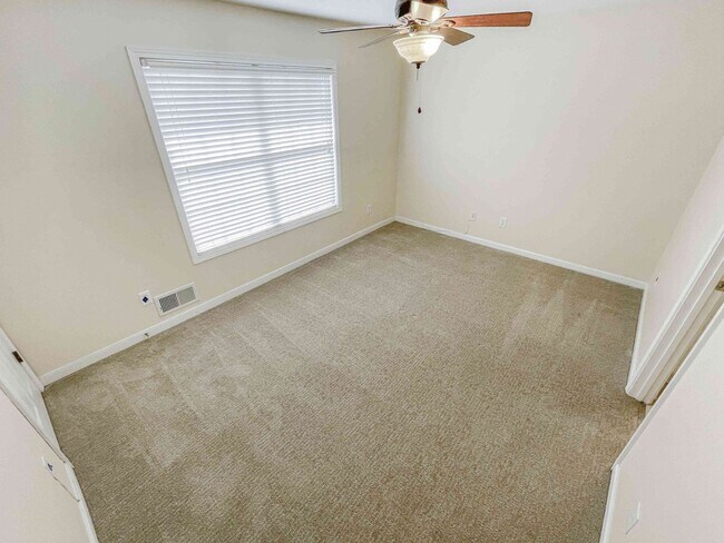 Building Photo - Smyrna 2BD/2.5BA Townhome