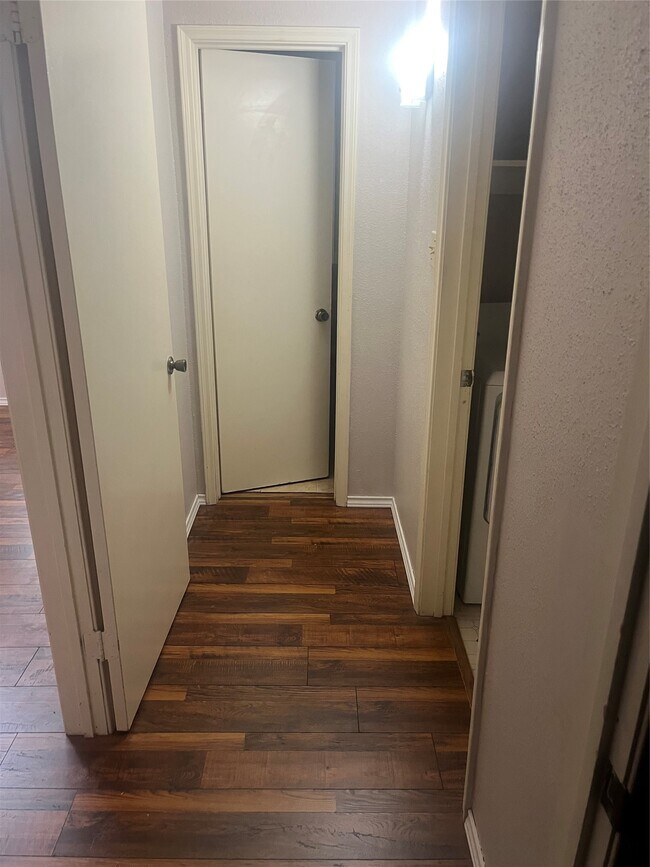 Building Photo - 9700 Leawood Blvd