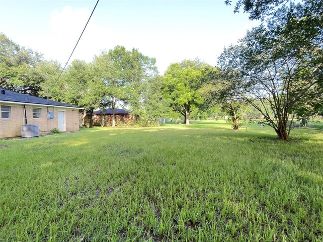 Building Photo - 409 La Bradford Dr