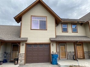 Building Photo - 3 Bed 2.5 Bath Condo that backs to the park!