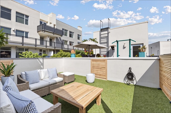 Building Photo - 4111 W Sunset Blvd