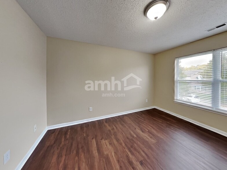 Building Photo - 9772 Trail Dr