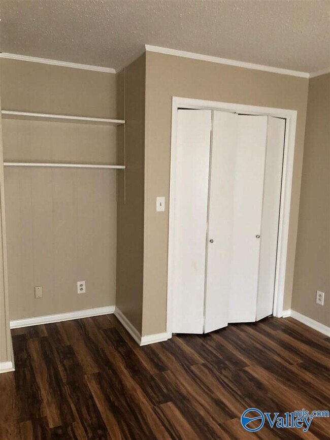 Building Photo - 8204 Willowbrook Cir SE