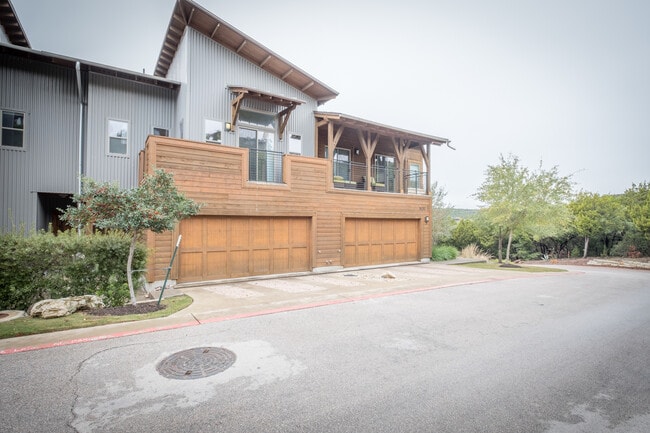 Building Photo - Beautiful 2 Bedroom, 2.5 Bath Townhome in Northwest Austin