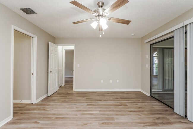 Building Photo - Spacious 3-Bedroom Eustis Home