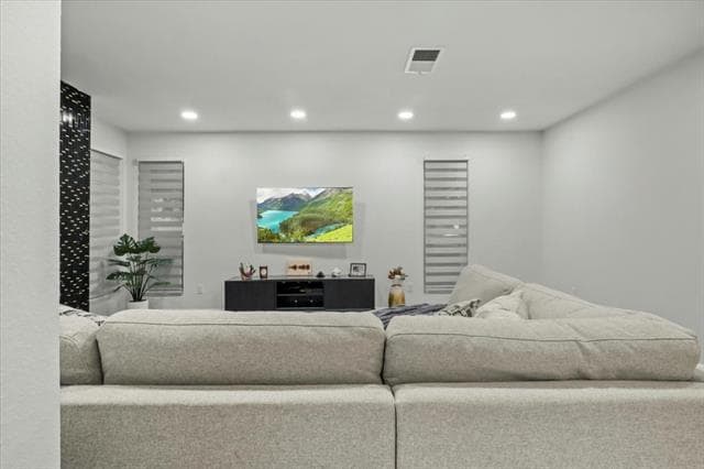 Building Photo - 1916 Shorewood Dr