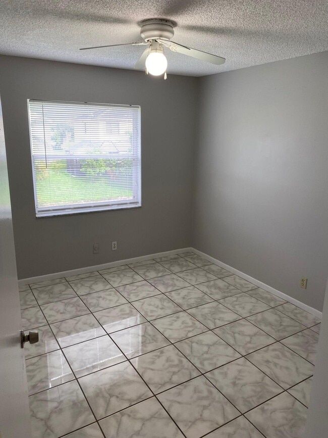 Building Photo - 11405 NW 35th St