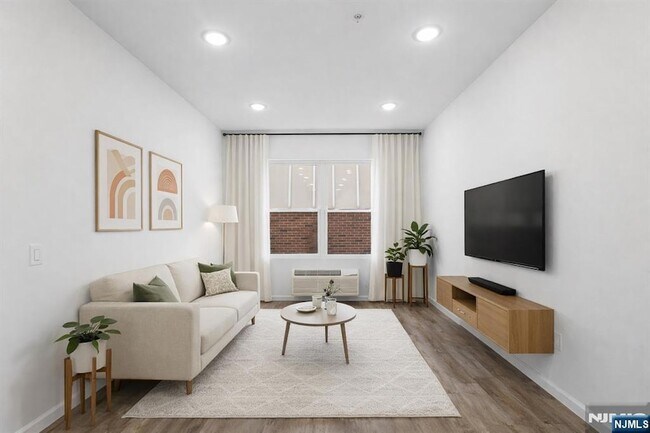 Building Photo - 51 E Main St