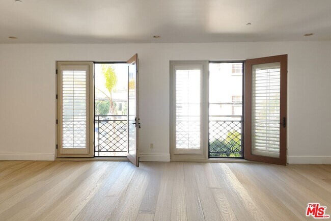 Building Photo - 137 S Spalding Dr