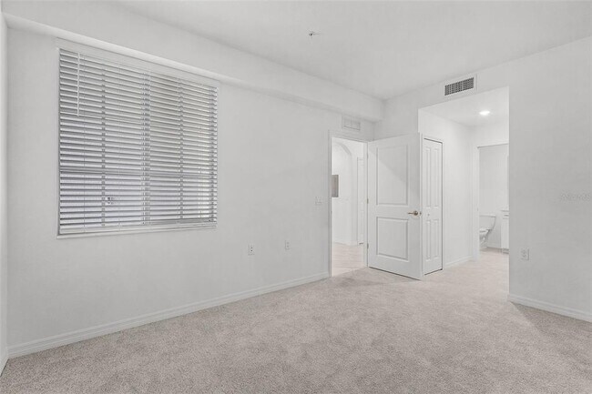Building Photo - 14211 Heritage Landing Blvd