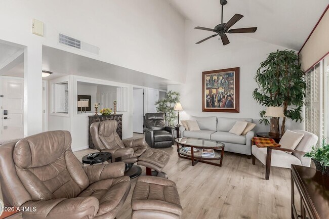 Building Photo - 7424 N Vía Camello Del Norte