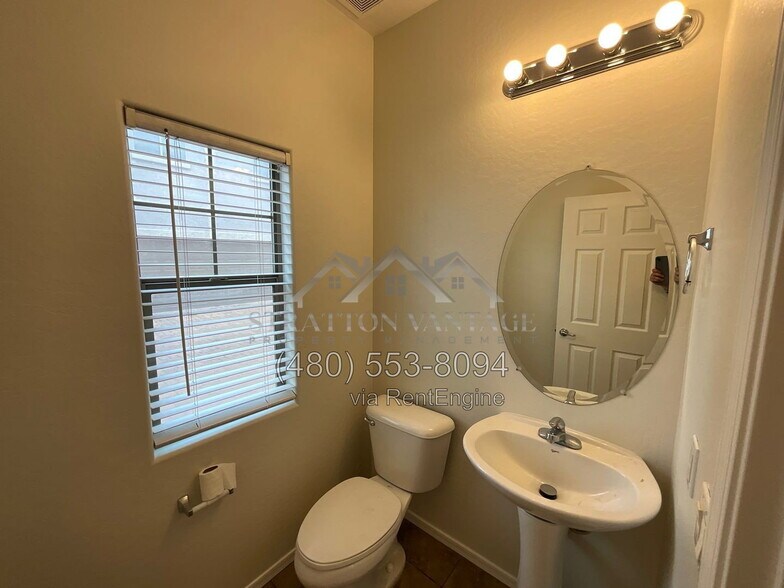 Building Photo - 4737 E Olney Ave