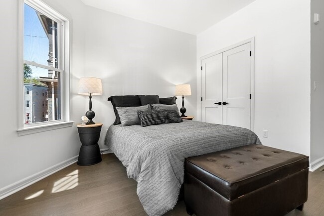 Building Photo - 31 Cunningham St