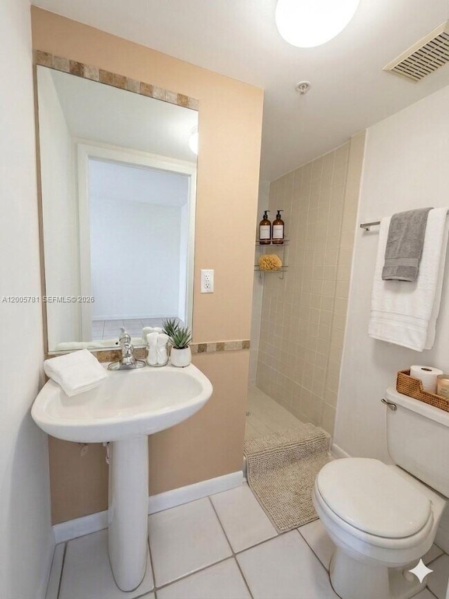 Building Photo - 3052 SW 27th Ave