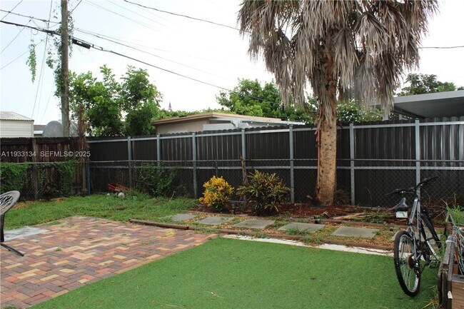 Building Photo - 6651 Custer St