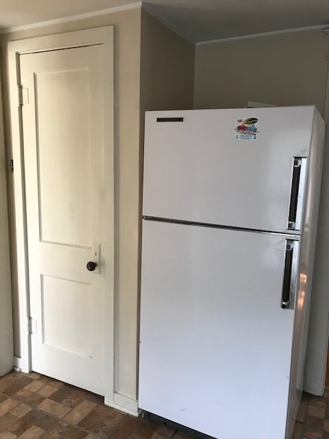 Kitchen - 208 E Twohig Ave