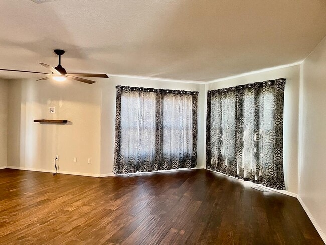 Building Photo - 12408 Mangas Trail NE