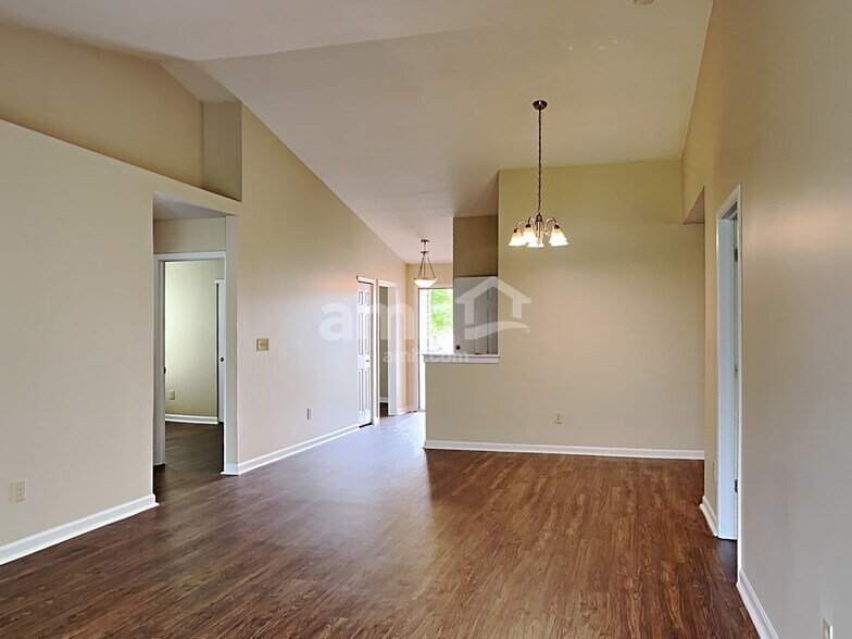 Building Photo - 606 Cross Wind Dr