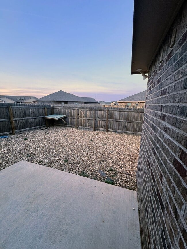 Building Photo - 1106 N Englewood Ave