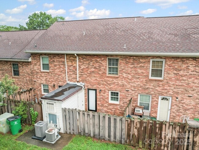 Building Photo - 6436 Old Pineville Rd