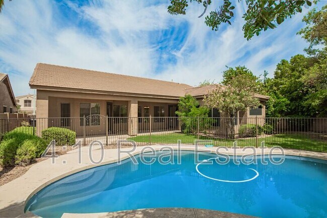 Building Photo - 463 W Canary Way