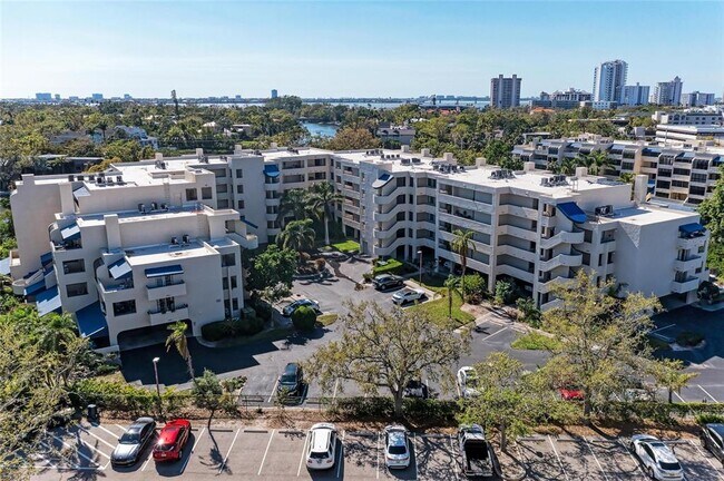 Building Photo - 835 S Osprey Ave