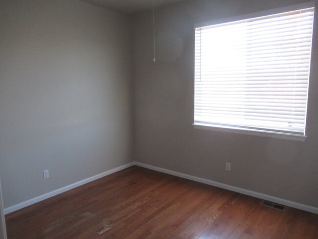 Building Photo - 8007 Briarthorn Ln