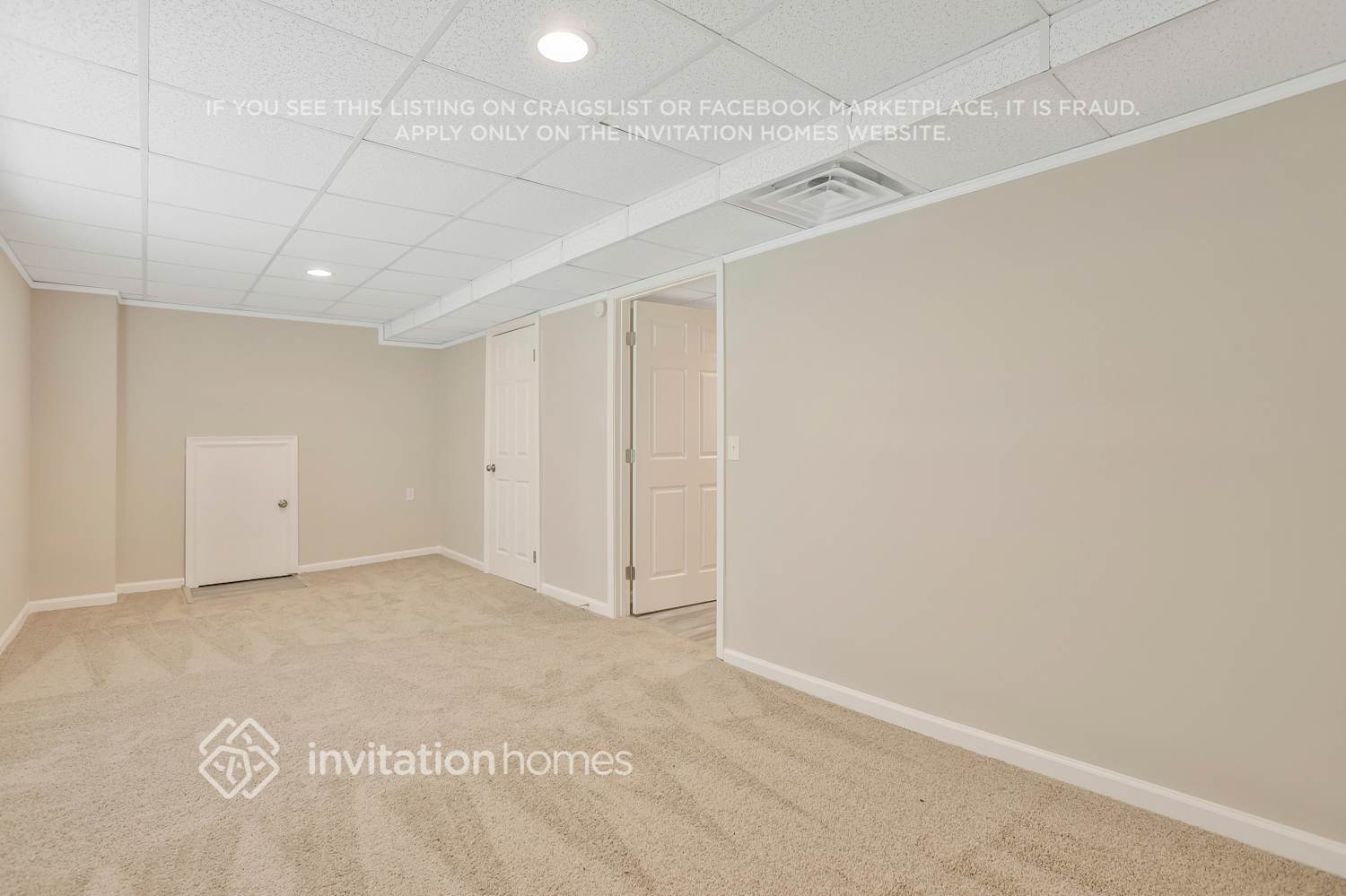 Building Photo - 2033 Carriage Way