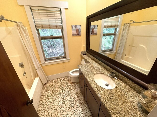 Building Photo - 240 Aulii Dr