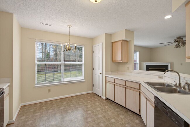 Building Photo - Hampton’s Westview Lakes