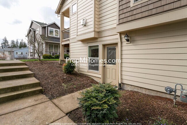 Building Photo - Gorgeous Four Bedroom Townhome in Orenco!