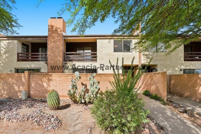 Building Photo - Spacious Three Bedroom/Three Bath Townhome