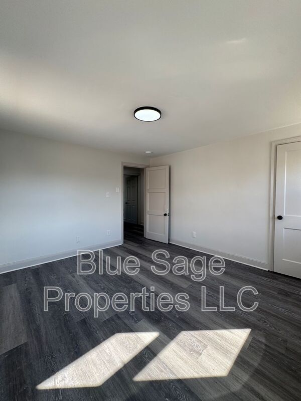 Building Photo - 1229 Wilson Dr