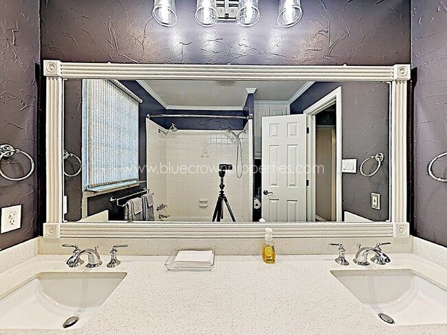 Building Photo - 2137 Barberry Dr