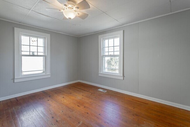 Building Photo - 209 S Moss Ave