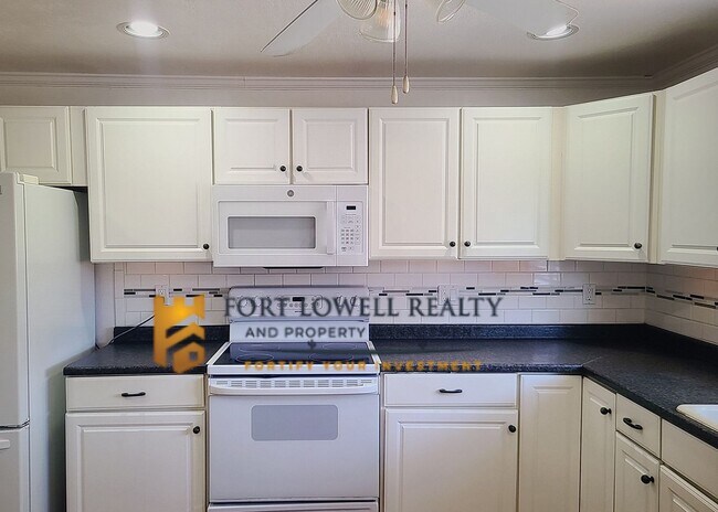 Building Photo - Beautiful 2 bedroom 2 bathroom home!