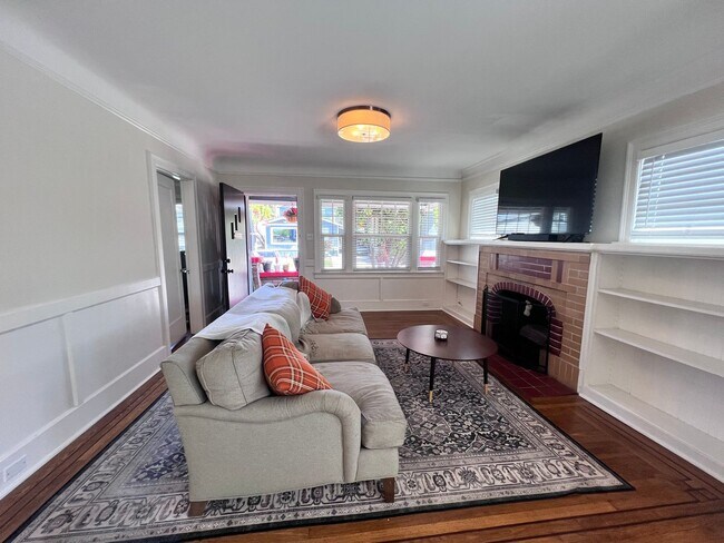 Building Photo - Fully Updated Home in San Leandro Available for Rent!!