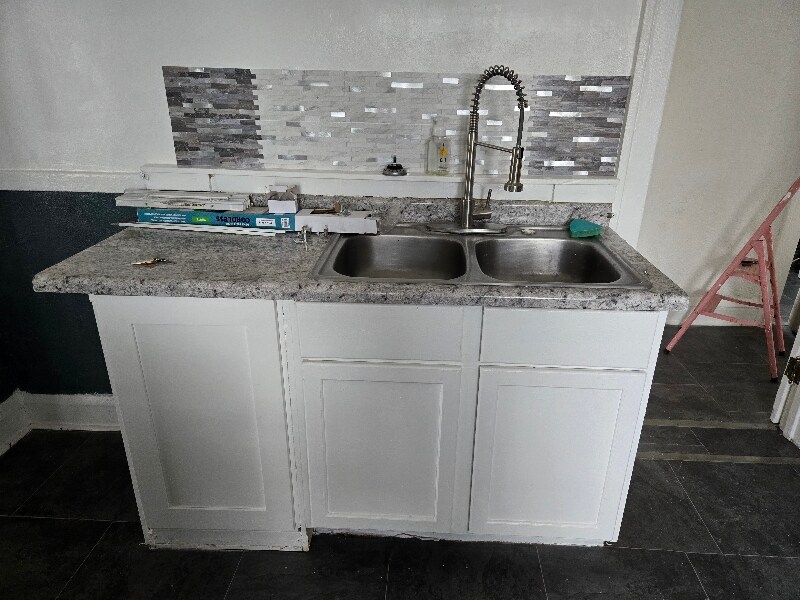 Building Photo - 716 Elwood Ave N