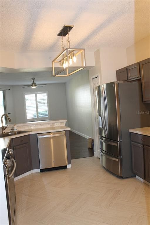 Building Photo - 550 Cranes Way