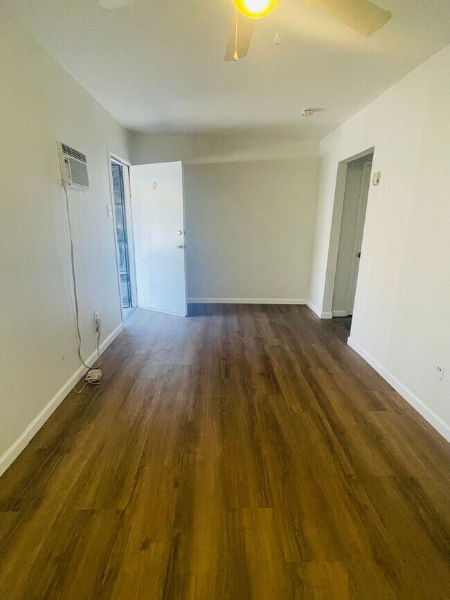 Building Photo - 2081-437 Myrtle