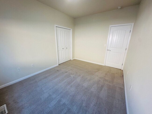 Building Photo - Exceptionally maintained Single level 3 bedroom home available soon!