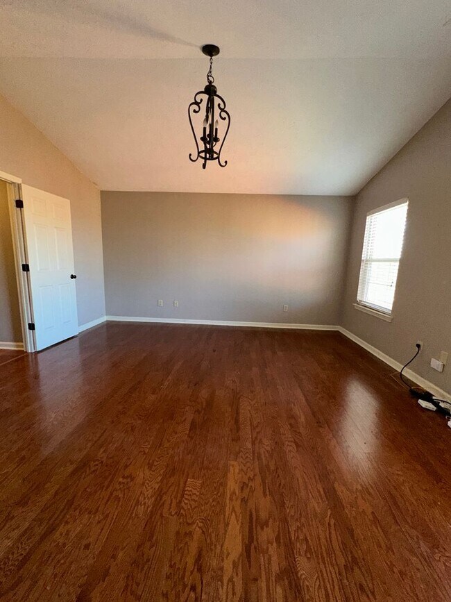 Building Photo - **COMING SOON!** Charming 3-Bedroom, 2-Bath Home in South Lexington! Attached Garage, W/D, Deck