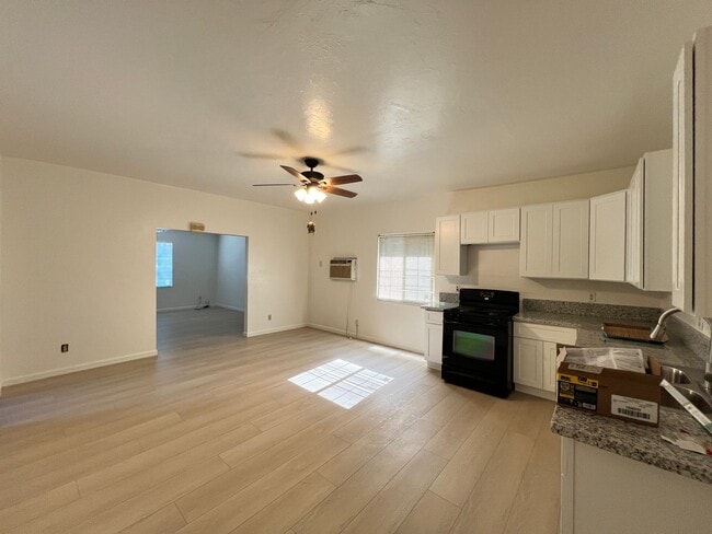 Building Photo - Remodeled 3 Bd/ 1Ba House