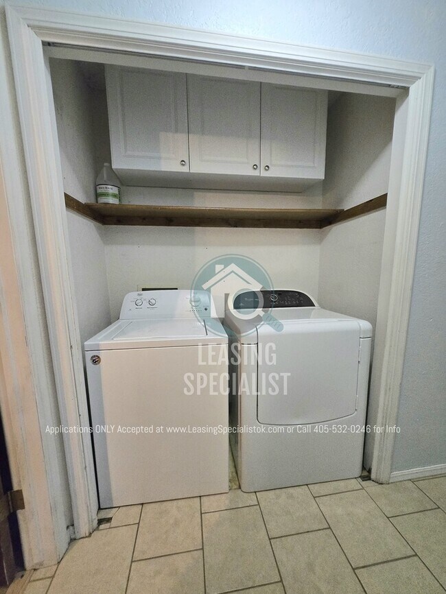 Building Photo - Charming Yukon 3 Bed 2 Bath Home