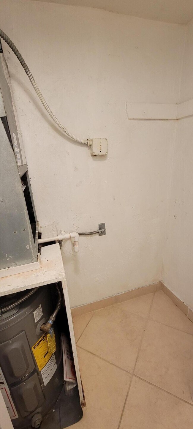 Building Photo - 421 NE 1st St