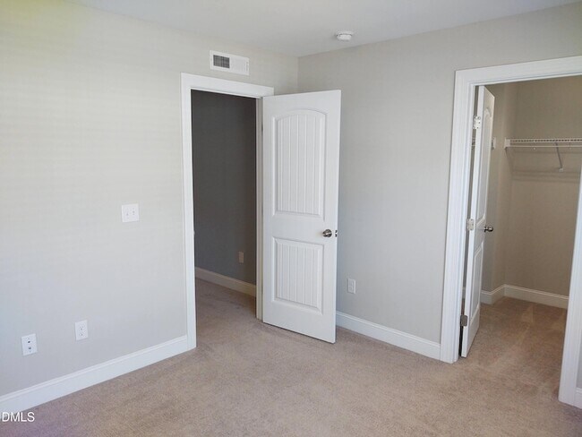 Building Photo - 2719 Masonboro Ferry Dr