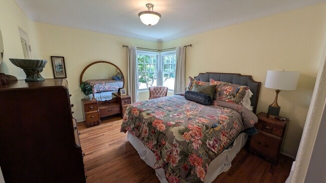 Building Photo - Great Seabright area 2/1 Fully Furnished Home