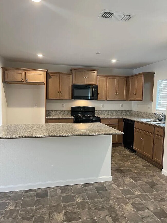 Building Photo - 161 Trevor St