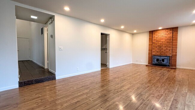 Building Photo - 7214 Chantilley Ct